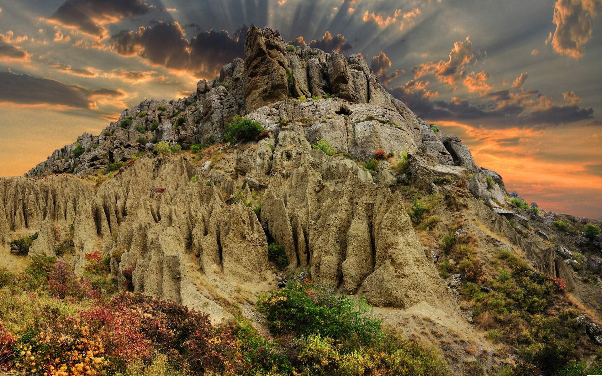 Место на горе. Гора рока ай Петри. Скалистые холмы Крыма. Природа Крыма скалистые горы. Тайгетская скала.